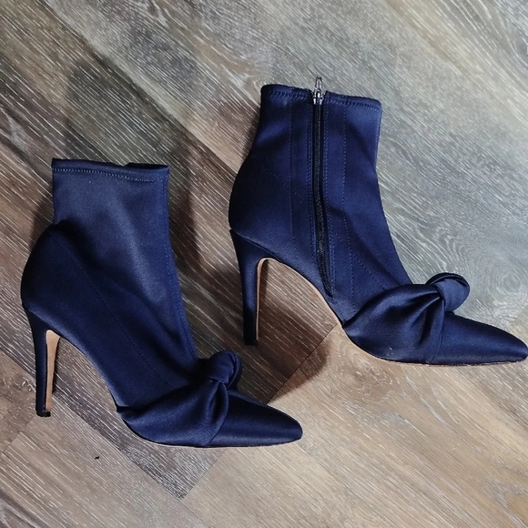 ANTONIO MELANI Blue Heeled Boots with Elegant Knot Detail - Picture 4 of 8